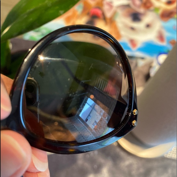(SOLD PRIVATELY) Micheal kors polarized sunglasses - Picture 7 of 8
